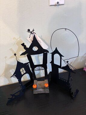 VINTAGE HALLMARK 2003 1300 OLD OAK ROAD HAUNTED HOUSE ORNAMENT HOLDER DISPLAY